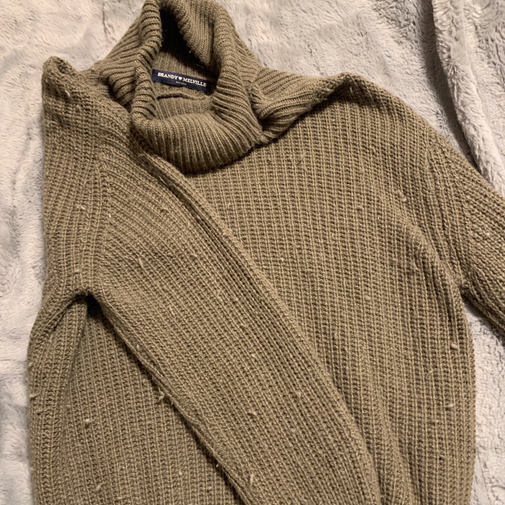 Brandy Melville sweater